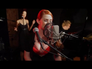 redhead performs mr saxobeat